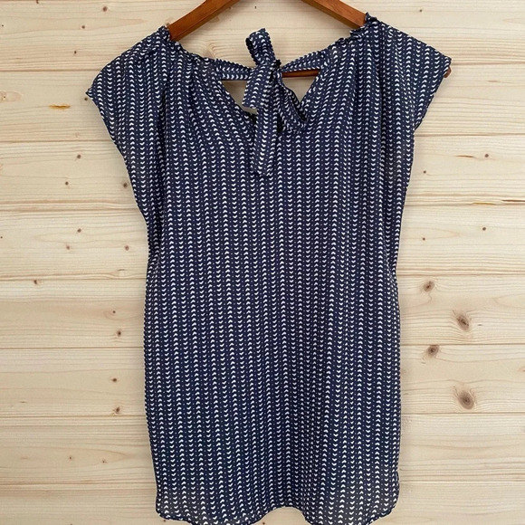 LAUREN CONRAD Women's XS Fluttered Sleeve Tie Back Gray & Cream Color Blouse - Picture 3 of 10